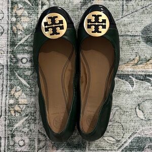 Two tone, green and navy Tory Burch flats 9M Excellent!